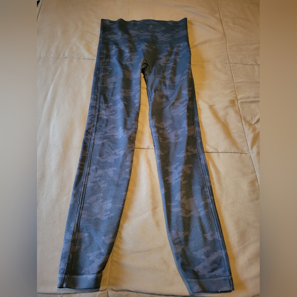 SPANX Black and Gray Camo Leggings